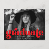 Bold Typografie Red Photo Graduparty Uitnodiging Briefkaart (Voorkant)