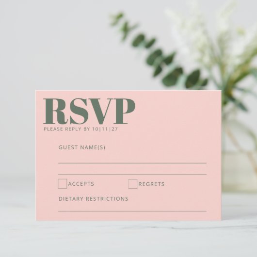 Bold Typography Blush Pink Green Modern Wedding RSVP Kaartje (Staand voorkant)