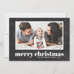 Bold Typography Chalkboard Merry Kerstfoto Feestdagenkaart<br><div class="desc">Vrolijk kerstfeest! Met deze klassieke vakantiekaart vieren we de feestdagen. Het is voorzien van retro gewaagde typografie en sneeuw- en sneeuwvlokpatroon op een faux-achtergrond van het krijt. Personaliseer door namen,  groet en foto toe te voegen.</div>