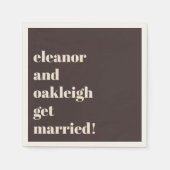 Bold Typography Fun Brown Custom Modern Wedding Servet (Voorkant)