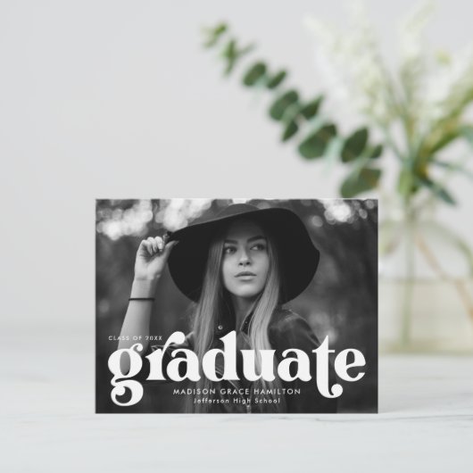 Bold Typography Photo Graduparty Uitnodiging Briefkaart (Staand voorkant)