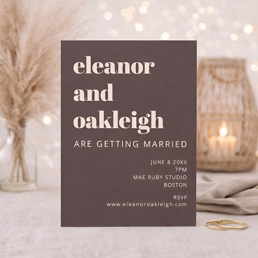 Bold Typography Warm Brown Modern Wedding Kaart
