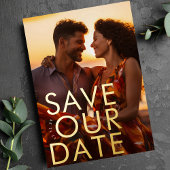 Bold Ultra Moderne Gouden Foto Sla onze datum op Folie Uitnodiging