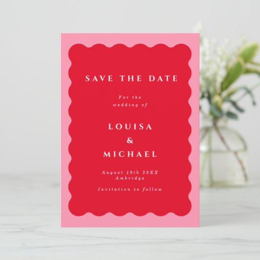 Bold Wavy Red en roze QR-code bruiloft Save The Date (Staand voorkant)