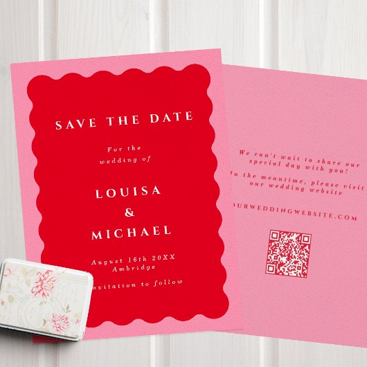 Bold Wavy Red en roze QR-code bruiloft Save The Date