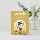 Bold Yellow Afstuderen Trendy Typografie Afstudere Briefkaart (Staand voorkant)