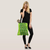 Bolsa verde amarelado com riscos e traços "bambu" tote bag (Op model)