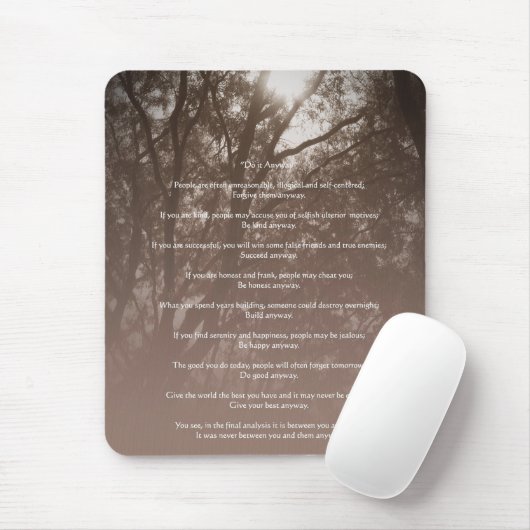 Bomen die 'hoe dan ook' zwaaien muismat (Met muis)