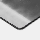 Bomen die verdwijnen in de ochtend mist boven het  bureaumat (Hoek)