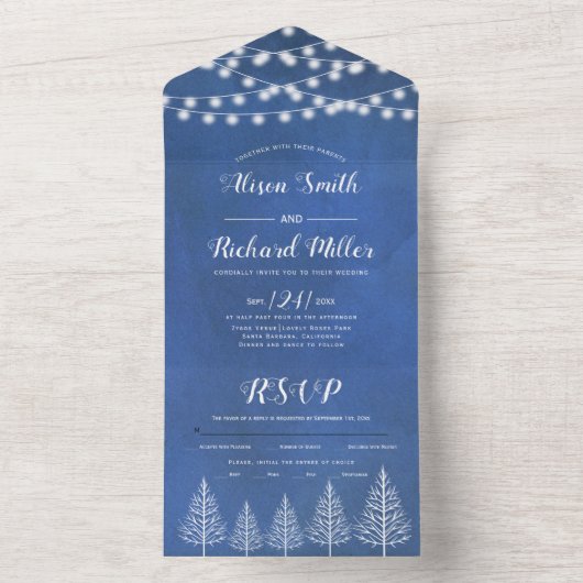 Bomen en licht bevlekte blauwe winterbruiloft alle all in one uitnodiging (Binnen)
