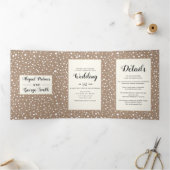 Bomen en lichten kraftpapier voor de winterbruilof drieluik uitnodiging (Binnen)