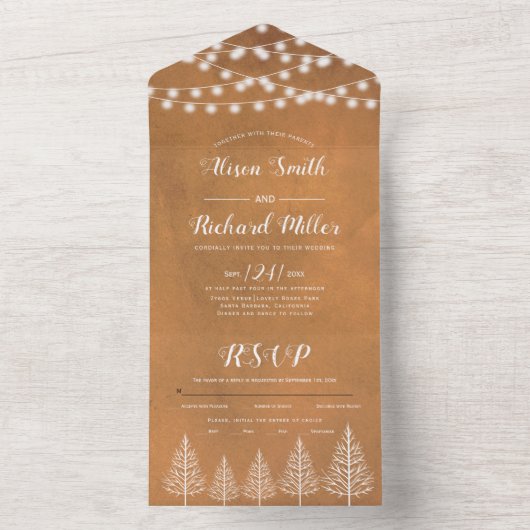Bomen en lichten met een bruine valbruiloft all in one uitnodiging (Binnen)