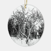 Bomen en sneeuwscène, zwart en wit keramisch ornament (Links)