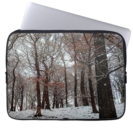 Bomen, in de sneeuw laptop sleeve (Voorkant)