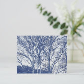 Bomen in de winter - cyanotype-effect briefkaart (Staand voorkant)