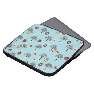 Bomen in de winter en kerstversieringen laptop sleeve