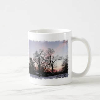 Bomen met een zonsondergang koffiemok