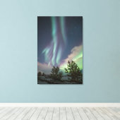 Bomen met noordelijke lampjes canvas afdruk (Insitu (Houten vloer))