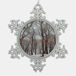 Bomen, met oranje bladeren, in de sneeuw tin sneeuwvlok ornament