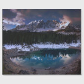 BOMEN NEAR MOUNTAIN CADEAUPAPIER (Vlak)