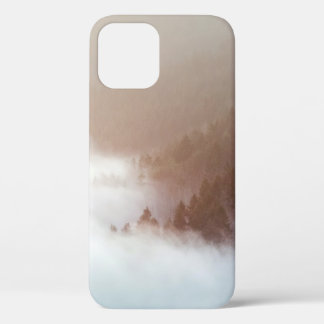 Bomen op bergen bedekt met honden Case-Mate iPhone case