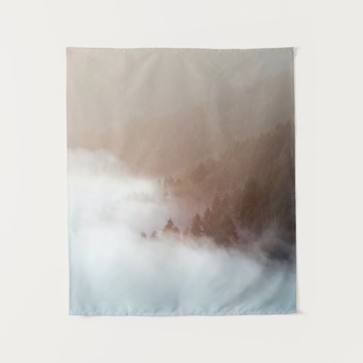 Bomen op bergen bedekt met honden wandkleed (Voorkant)