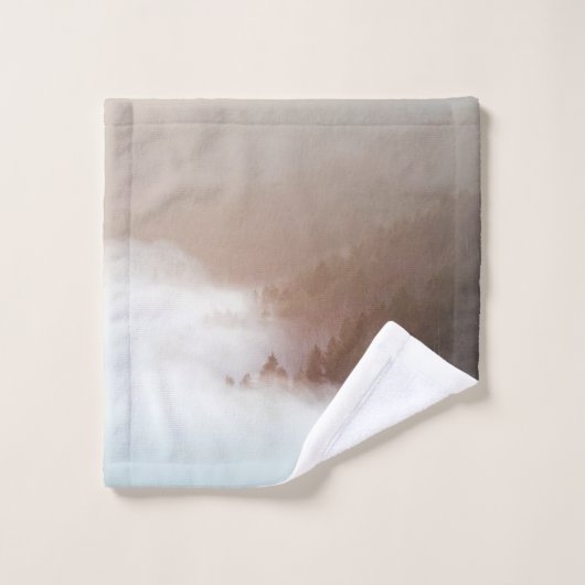 Bomen op bergen bedekt met honden washandje (Wasdoekje)