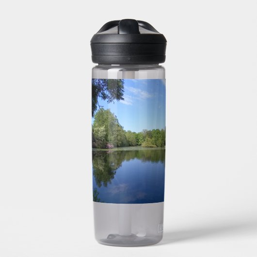 Bomen op de rivier - onderdeel van de reflectieree waterfles (Voorkant)