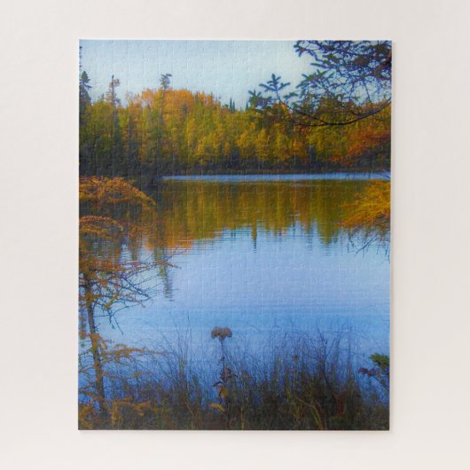 bomen over een meer in de puzzel van de herfst (Verticaal)