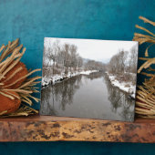Bomen weerspiegeld in rivier fotoplaat (Zijkant)