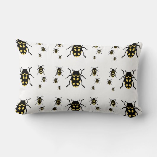 Bometelbugs op wit kussen (Achterkant)