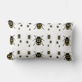 Bometelbugs op wit kussen