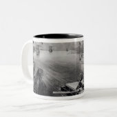 Bond door de rivier tweekleurige koffiemok (Voorkant links)