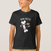 Bone Apetit Grappige Koken Pun Donker BG T-shirt (Voorkant)