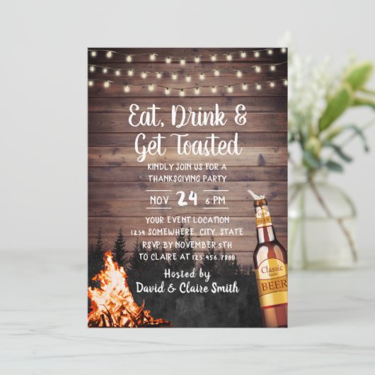 Bonfire & Beer Rustic Forest Thanksgiving Kaart (Staand voorkant)