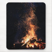 Bonfire bij nacht in kamp muismat (Voorkant)