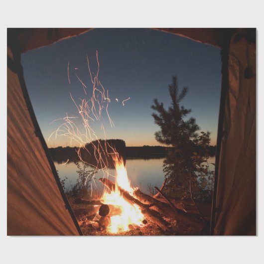 Bonfre nabij waterlichaam cadeaupapier (Vlak)