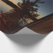 Bonfre nabij waterlichaam cadeaupapier (Hoek)