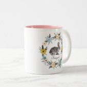 Bonjour. Bunny en Spring Flower Wreath Pasen Tweekleurige Koffiemok (Voorkant rechts)