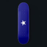 Bonnie Blue Flag Persoonlijk Skateboard<br><div class="desc">Dit ontwerp is voorzien van de Bonnie Blue vlag, een spandoek die op verschillende momenten geassocieerd was met de Republiek Texas, de kortlevende Republiek West Florida en de zuidelijke staten van Amerika aan het begin van de Amerikaanse burgeroorlog in 1861. Het dient nu vaak als een representatieve banner van de...</div>
