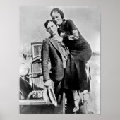 Bonnie en Clyde met hun auto - Circa 1934 Poster (Voorkant)