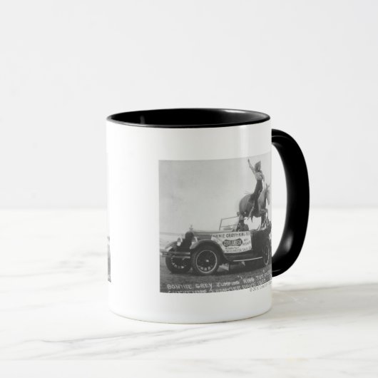 Bonnie Gray springt haar paard. Mok (Voorkant rechts)