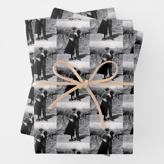 Bonnie Parker en Clyde Barrow Kissing 1933 Inpakpapier Vel (In situ)