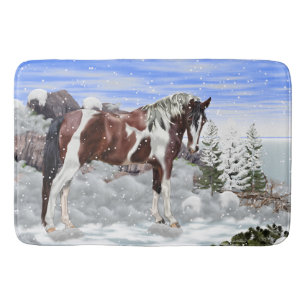 Bont paard met basterdkleur in de sneeuw badmat