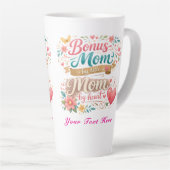 Bonusmoeder van titel, moeder van hart Moederdag Latte Mok (Rechterhoek)