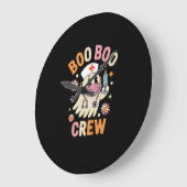Boo Boo Crew Halloween Ghost Nurse Essential T-Shi Grote Klok (Hoek)