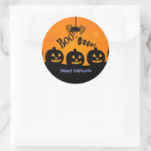 Boo. Happy Halloween in oranje en zwart Ronde Sticker (Tas)