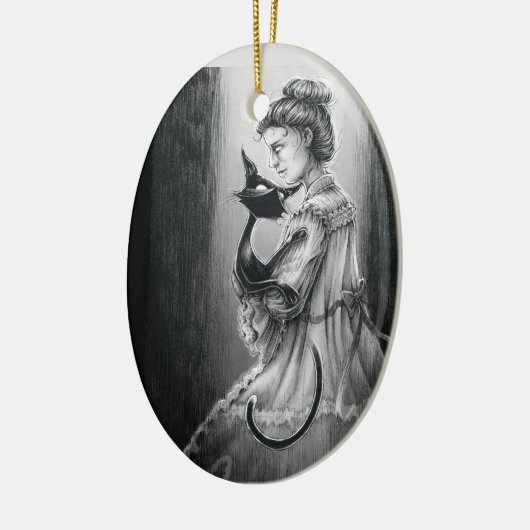 Boo Kat met haar Ghost Ceramic Ornament (Links)