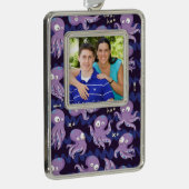 Boo Octopus Cute Paarse Kinder Clothing & Décor Verzilverd Omlijst Ornament (Rechts)