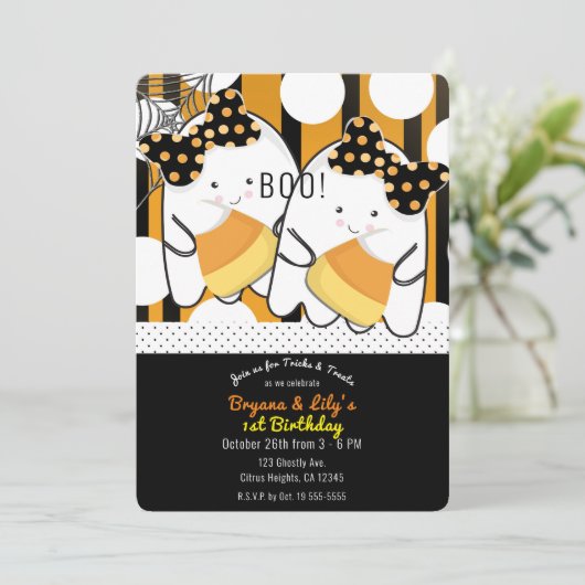 Boo Schattige Ghost Twin Girls Halloween Verjaarda Kaart (Staand voorkant)